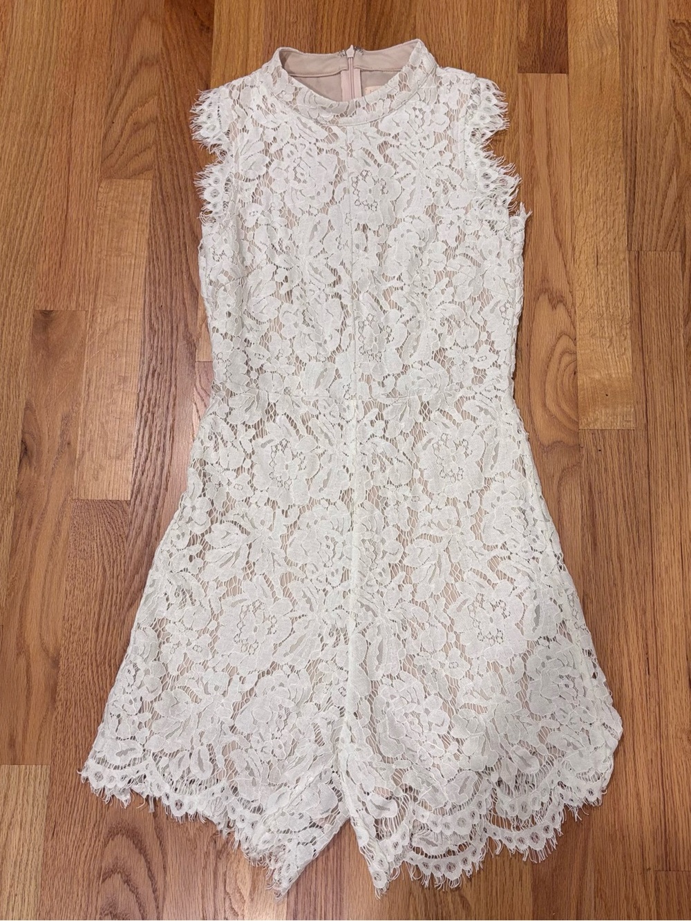 Hidden Label Ivory Floral Lace Romper Size Small - Like New!